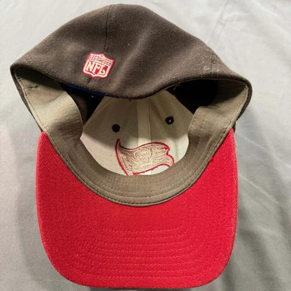 Vintage Reebok Tampa Bay Buccaneers NFL Flex Fit Hat Brown Cream